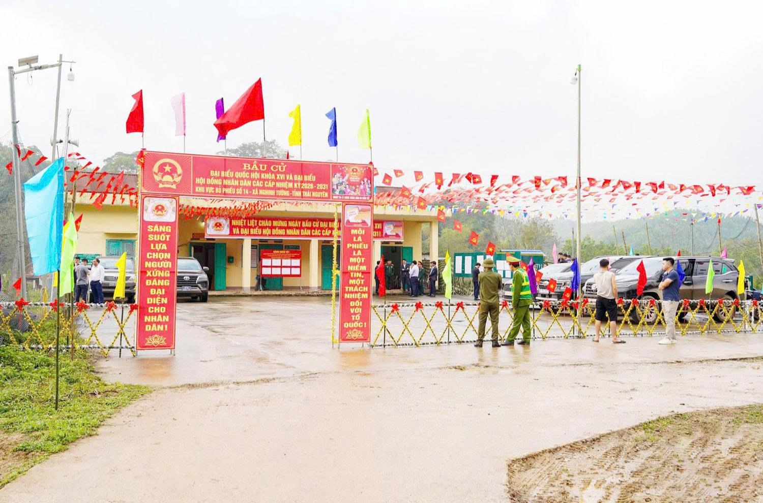 Thái Nguyên: Ngày bầu cử đại biểu Quốc hội khoá XVI và HĐND các cấp nhiệm kỳ 2026 - 2031 diễn ra dân chủ, an toàn, tỷ lệ cử tri đi bầu đạt 99,96%